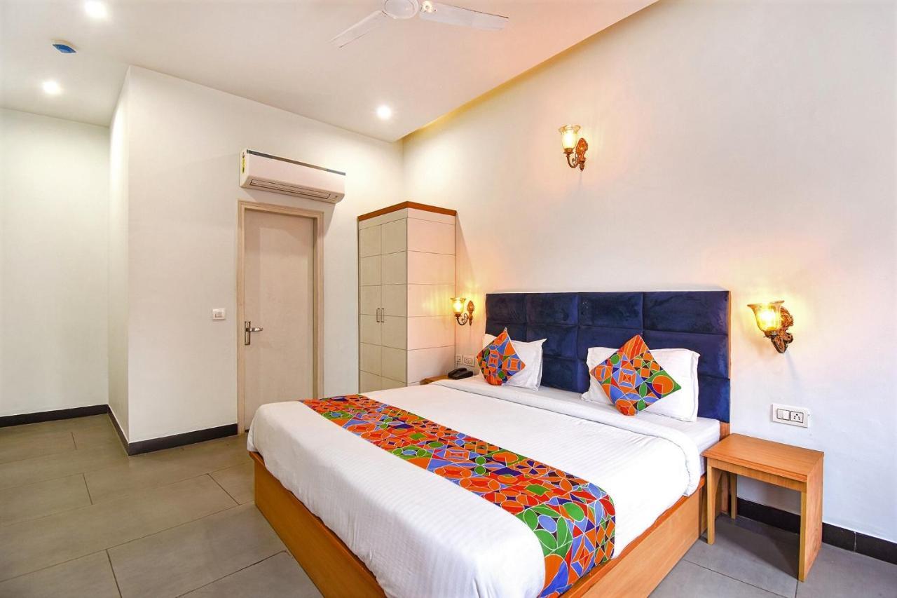 Hotel Shri Ram Nueva Delhi Exterior foto